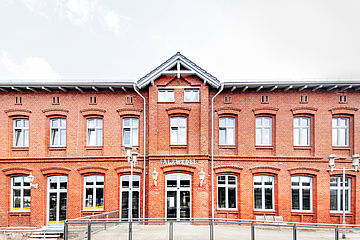 Fugensanierung, Fassadensanierung des historischen Klinkerbaues, dem Bahnhof Salzwedel in Stendal